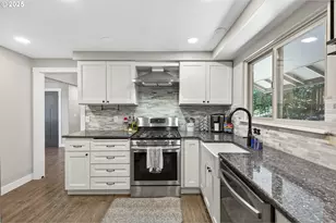 4755 NW Shaniko Ct, Portland, OR 97229 - Photo 12