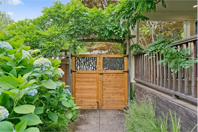 724 SE 27th Ave, Portland, OR 97214 - Photo 2
