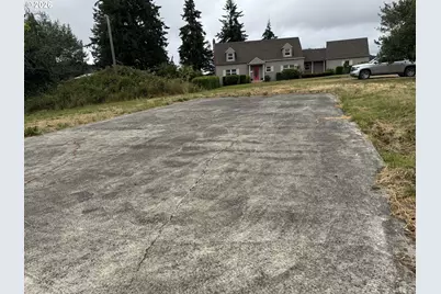 206 Border St, Myrtle Point, OR 97458 - Photo 2