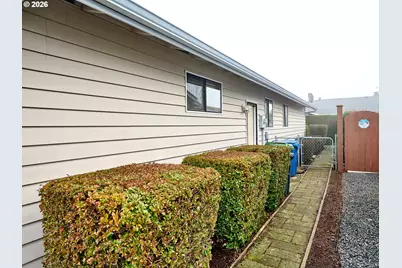 2096 Camellia Way, Woodburn, OR 97071 - Photo 30