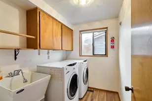 2096 Camellia Way, Woodburn, OR 97071 - Photo 22