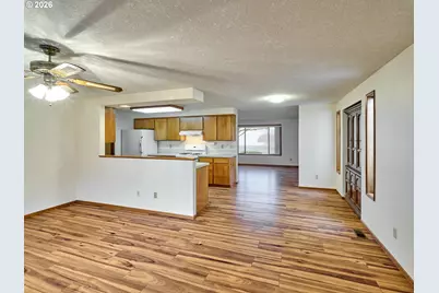 2096 Camellia Way, Woodburn, OR 97071 - Photo 10