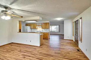 2096 Camellia Way, Woodburn, OR 97071 - Photo 10