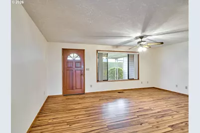 2096 Camellia Way, Woodburn, OR 97071 - Photo 8