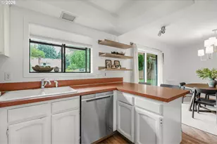 9245 SW 7th Ave, Portland, OR 97219 - Photo 12