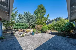 15727 SE Hawthorne Ct, Portland, OR 97233 - Photo 22
