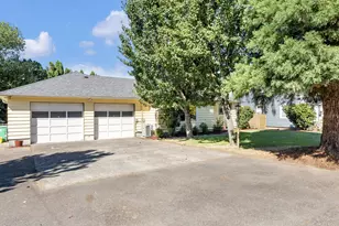 2701 NE 105th Ave, Portland, OR 97220 - Photo 2