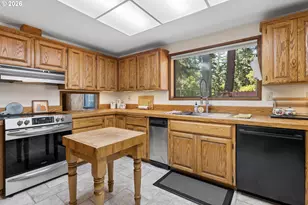 1853 Ridge Water Dr, Sutherlin, OR 97479 - Photo 10