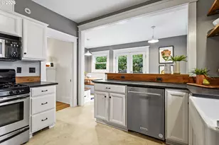 132 NE Cook St, Portland, OR 97212 - Photo 12