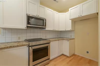 15427 SE River Rd, Oak Grove, OR 97267 - Photo 8
