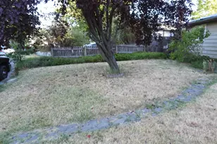 130 Sharon Dr, Phoenix, OR 97535 - Photo 2