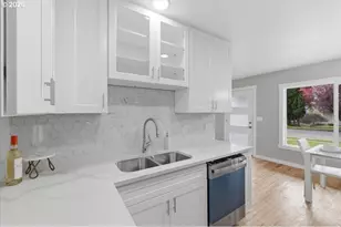 10218 N Tyler Ave, Portland, OR 97203 - Photo 10