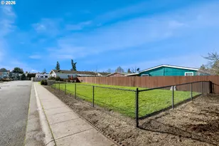 3700 Babcock Ln, Eugene, OR 97401 - Photo 36