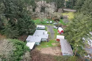 93621 Driftwood Inn Ln, North Bend, OR 97459 - Photo 4