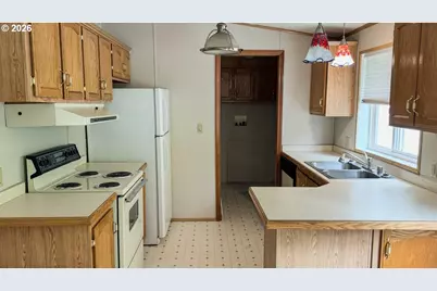 1040 NE 12th Ave, Rockaway Beach, OR 97136 - Photo 4