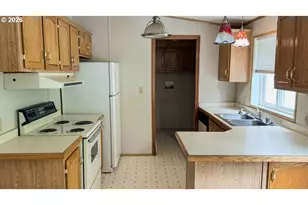 1040 NE 12th Ave, Rockaway Beach, OR 97136 - Photo 4