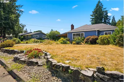 945 N Juniper St, Canby, OR 97013 - Photo 2