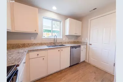3042 Colleen St, Salem, OR 97305 - Photo 12