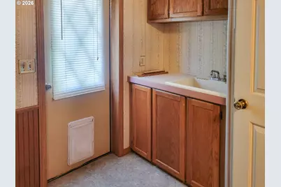 177 W Angela Ct, Roseburg, OR 97471 - Photo 16