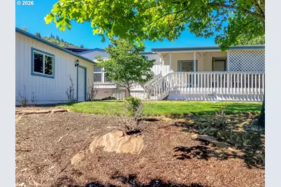 177 W Angela Ct, Roseburg, OR 97471 - Photo 2