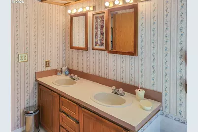 177 W Angela Ct, Roseburg, OR 97471 - Photo 24
