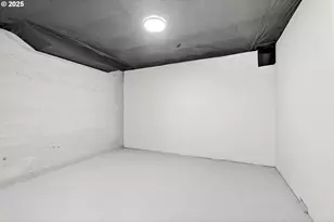 2938 SE Washington St, Portland, OR 97214 - Photo 32