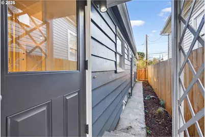 2938 SE Washington St, Portland, OR 97214 - Photo 36