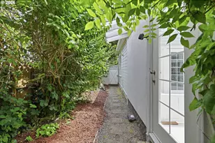 567 S 6th St, Coos Bay, OR 97420 - Photo 42