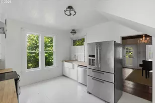 567 S 6th St, Coos Bay, OR 97420 - Photo 12