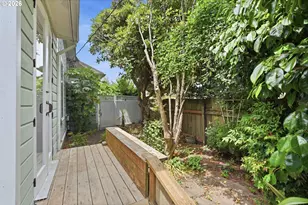 567 S 6th St, Coos Bay, OR 97420 - Photo 4