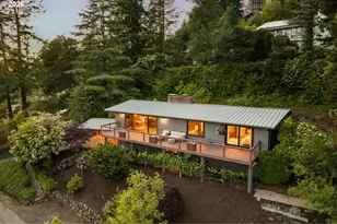 4416 SW Chesapeak Ave, Portland, OR 97239 - Photo 2