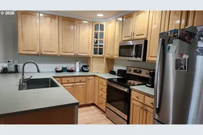 7520 SW Belmont Dr, Beaverton, OR 97008 - Photo 6