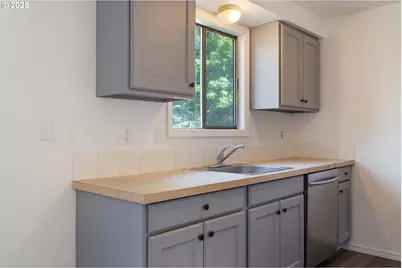 6025 SW Cherryhill Dr, Beaverton, OR 97008 - Photo 28