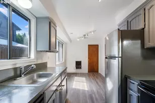 6025 SW Cherryhill Dr, Beaverton, OR 97008 - Photo 8