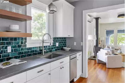 641 NE Holland St, Portland, OR 97211 - Photo 16