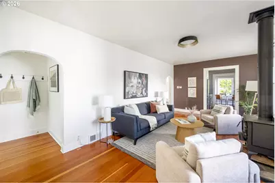 641 NE Holland St, Portland, OR 97211 - Photo 8