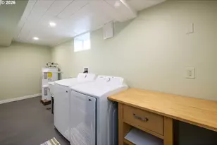 641 NE Holland St, Portland, OR 97211 - Photo 32