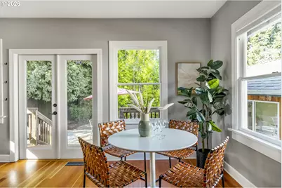 641 NE Holland St, Portland, OR 97211 - Photo 18