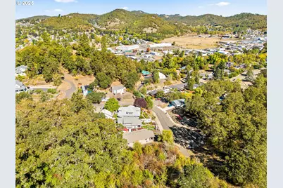 498 SE Dos Gatos Ct, Roseburg, OR 97470 - Photo 20