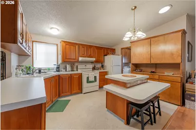 623 Shadow Ranch Ln, Roseburg, OR 97470 - Photo 10