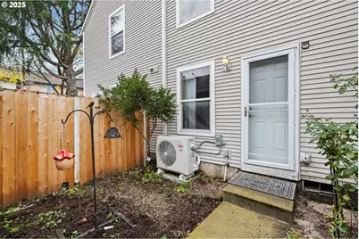 14134 E Burnside St #2, Portland, OR 97233 - Photo 34