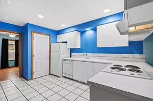 14134 E Burnside St, Portland, OR 97233 - Photo 14