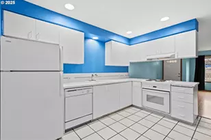 14134 E Burnside St, Portland, OR 97233 - Photo 16