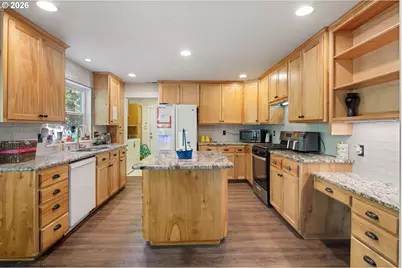 620 S 67th St, Springfield, OR 97478 - Photo 12