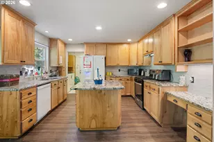 620 S 67th St, Springfield, OR 97478 - Photo 12