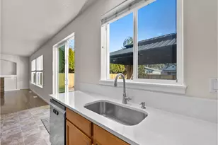 15046 SE Marian St, Milwaukie, OR 97267 - Photo 8