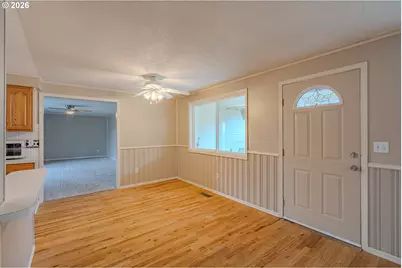 21 NE 199th Ave, Portland, OR 97230 - Photo 6