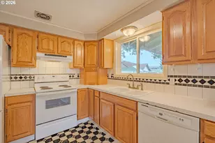 21 NE 199th Ave, Portland, OR 97230 - Photo 16