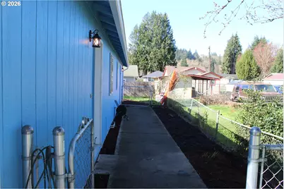 1403 N 4th Ave, Kelso, WA 98626 - Photo 2