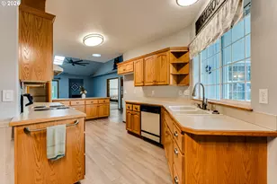 27505 6th St, Junction City, OR 97448 - Photo 16